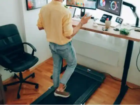 步行工作站（跑步機辦公桌）- 購買和使用時應考慮的事項